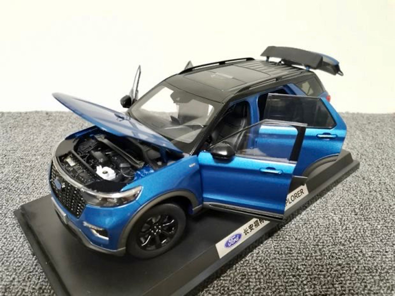 1/18 Dealer Edition 2020 Ford Explorer (6th Generation U625) Blue Diecast Car Model