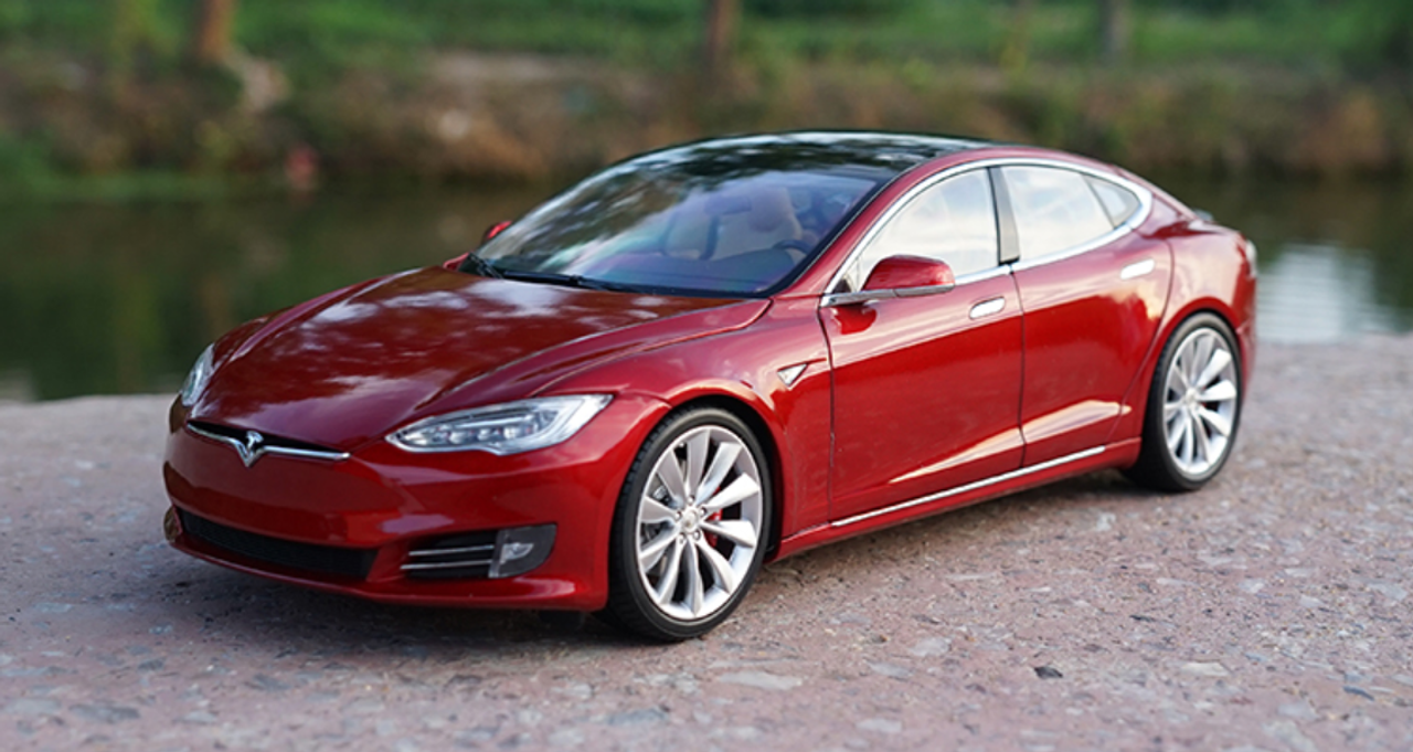 1/18 Official Dealer Edition Tesla Model S P100D (Red) Diecast Car Model