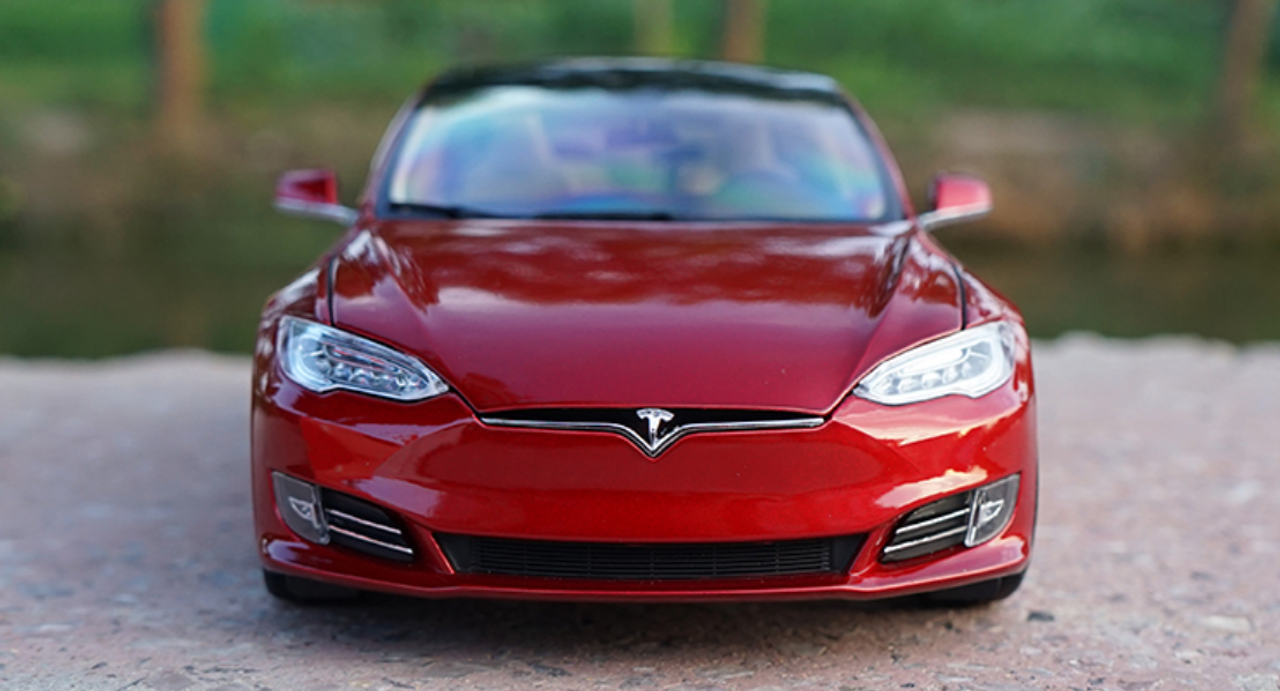 1/18 Official Dealer Edition Tesla Model S P100D (Red) Diecast Car Model