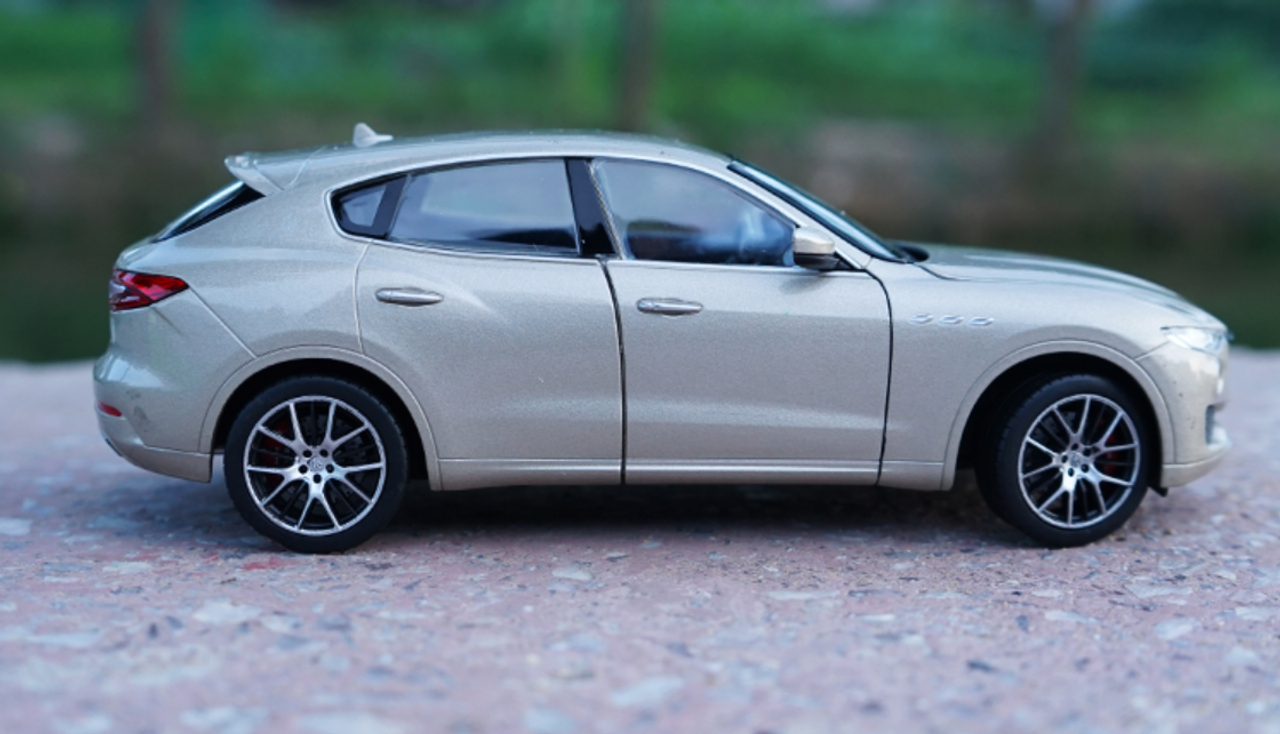  1/24 Welly FX Maserati Levante (Champaign) Diecast Car Model