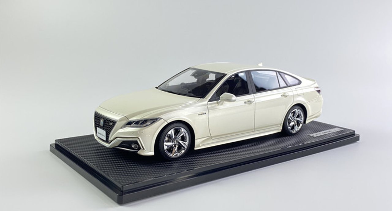 1/18 Ignition Model Toyota Crown (220) 3.5L RS Advance White Pearl Resin  Car Model