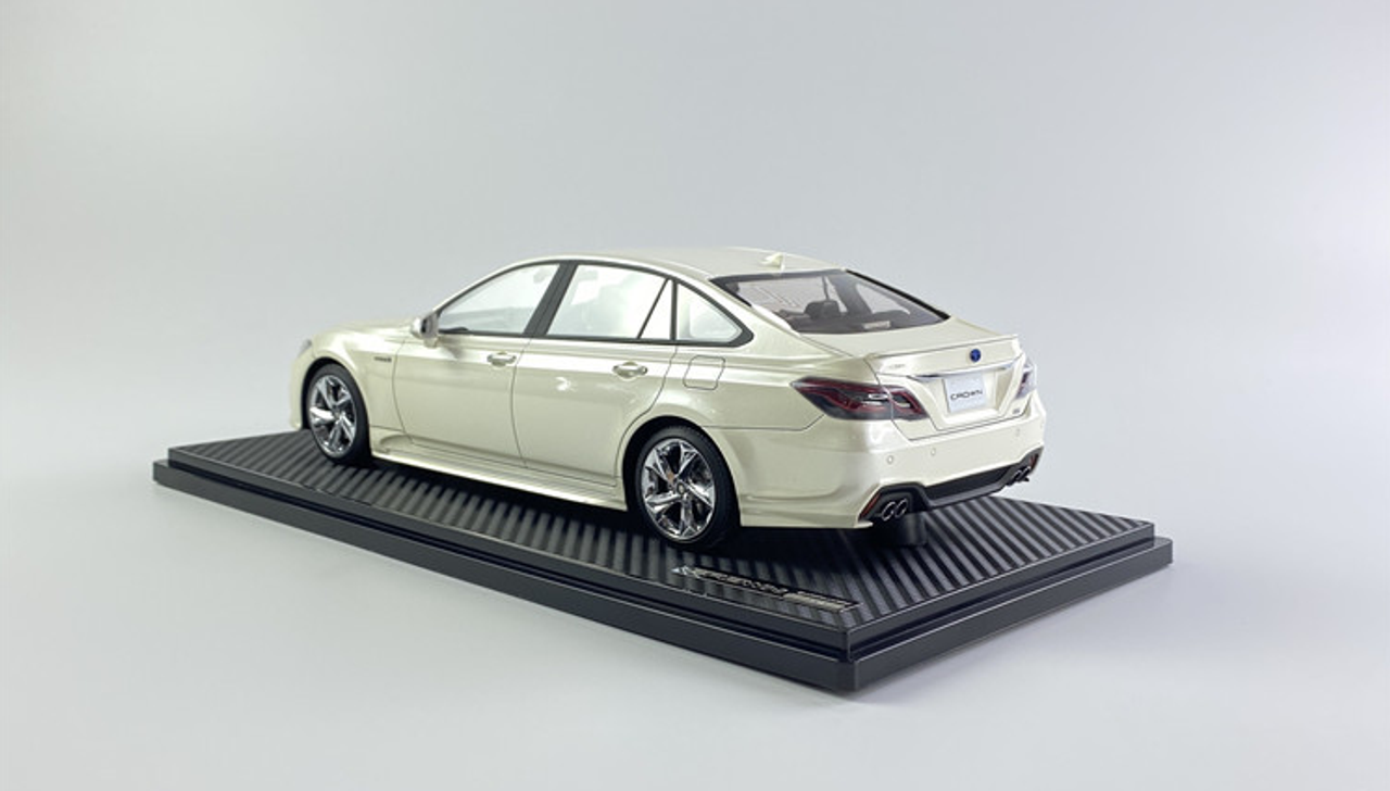 1/18 Ignition Model Toyota Crown (220) 3.5L RS Advance White Pearl Resin Car Model