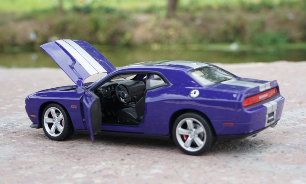 1/24 Welly FX Dodge Challenger (Purple/Blue) Diecast Car Model