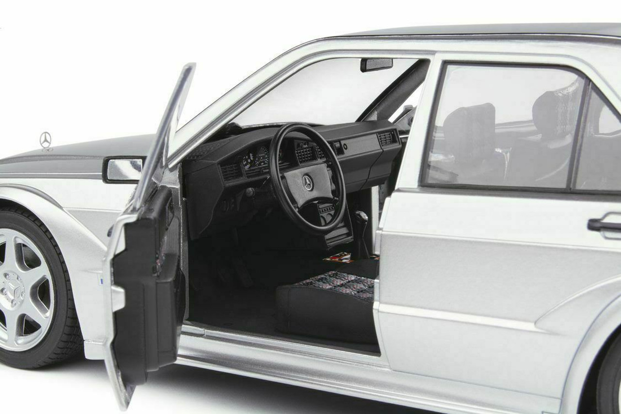 ミニカー Mercedes 190E Evolution 2 1/18 Amazon.com: 1:18 1990 Mercedes 190e EVO2 Black : Toys & Games