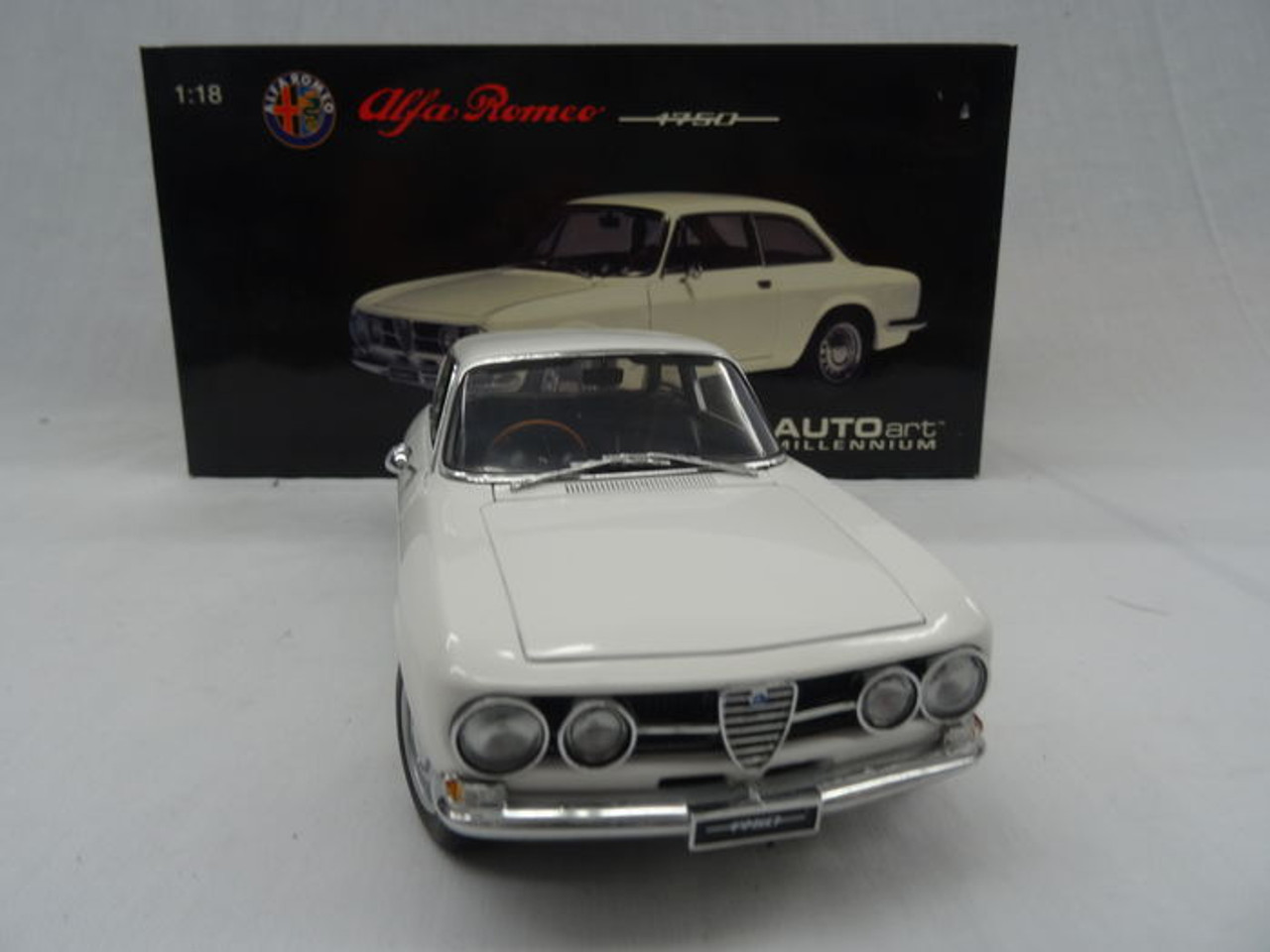 1/18 AUTOart Alfa Romeo 1750 GTV (White) Diecast Car Model 