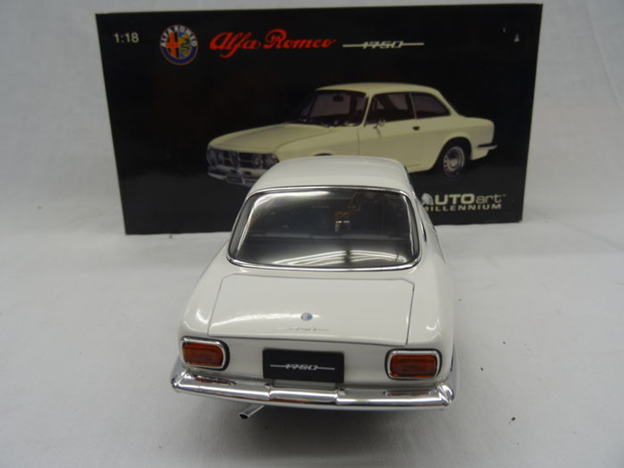 1/18 AUTOart Alfa Romeo 1750 GTV (White) Diecast Car Model