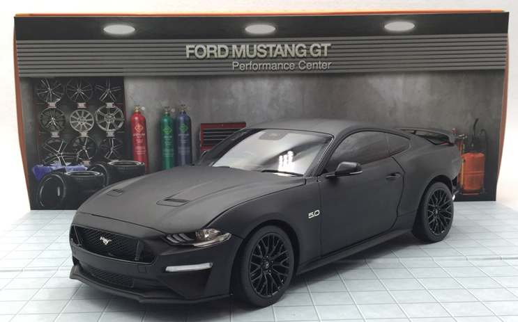 DM 1/18 Ford Mustang GT 2019 Noir Mat, Voiture Miniature Moulée
