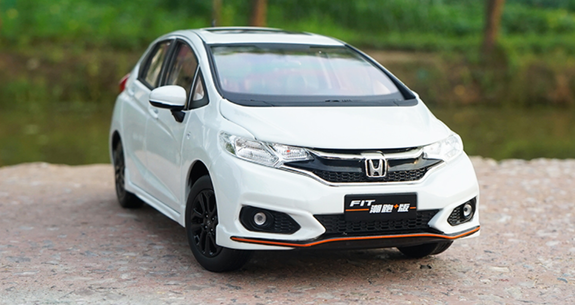 1 18 Scale Honda Fit Sport 18 Diecast Model Car Collection Decoration White Contemporary Manufacture Diecast Toy Vehicles
