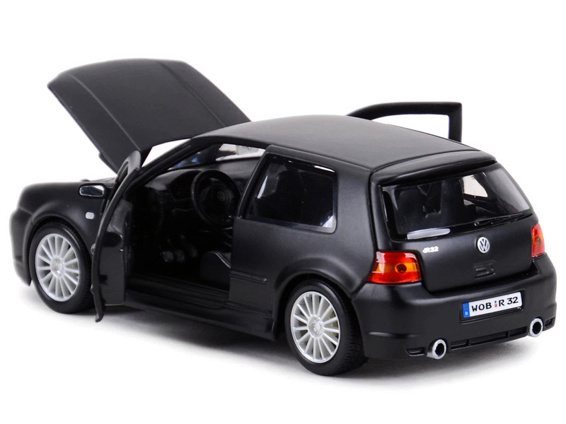 1/24 Maisto Volkswagen Golf R32 (Matt Black) 
