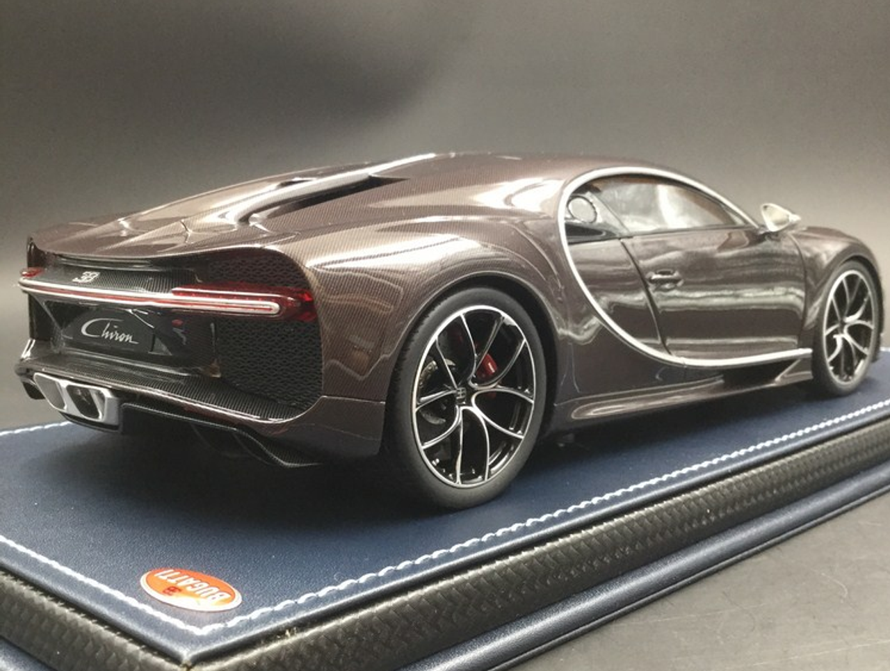 1/18 MR Collection Bugatti Chiron (Brown Carbon Fiber) Limit 99 Pcs