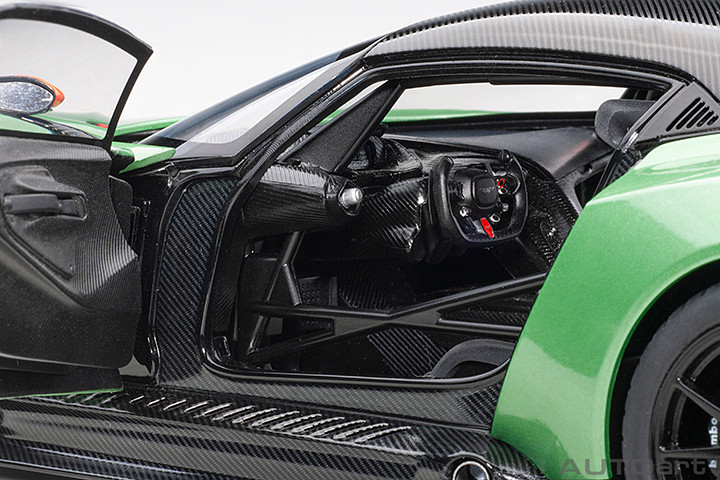 1/18 AUTOart Aston Martin Vulcan (Apple Tree Green Metallic) Car