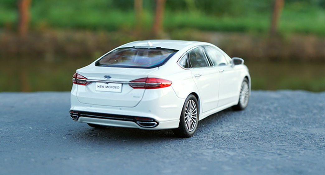 1/18 Dealer Edition 2018 Ford Fusion / Mondeo (White ...
