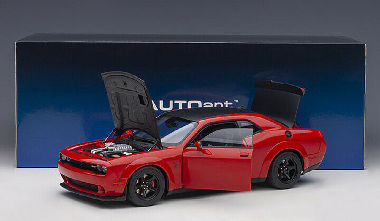 Dodge challenger diecast hot sale 1 18 scale