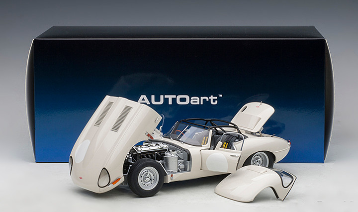 1/18 AUTOart Jaguar Lightweight E-Type Etype (White) Car Model