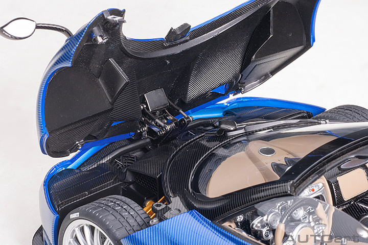 1/18 AUTOart Pagani Huayra Roadster (Blue Tricolore Carbon Fiber