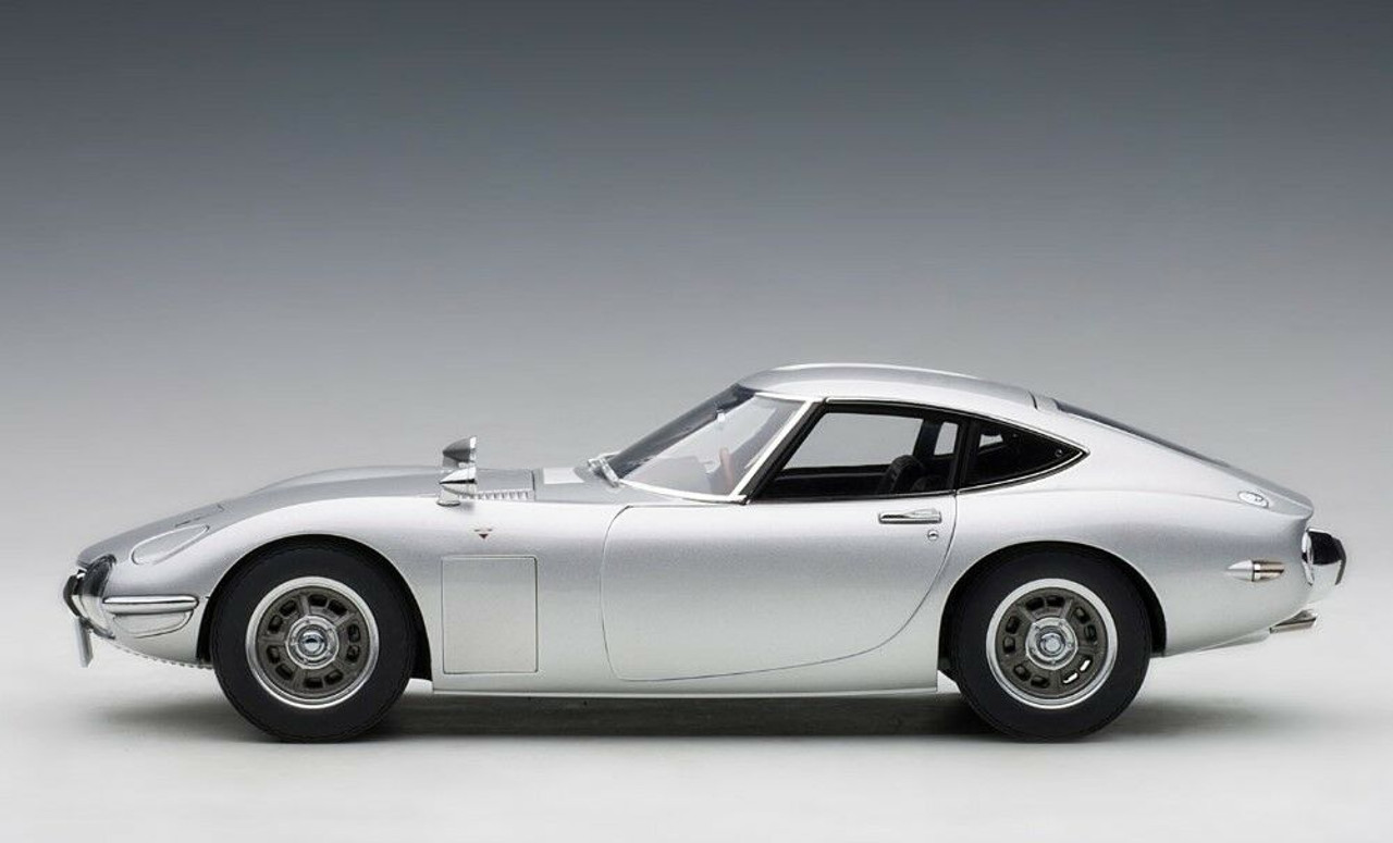 1/18 AUTOart Toyota 2000 GT 2000GT (Silver) Car Model