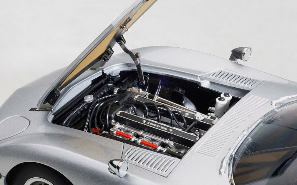 トヨタ 2000GT 1/18 シルバー ローダウン仕様　autoart 1/18 AUTOart Toyota 2000 GT 2000GT (Silver) Car Model