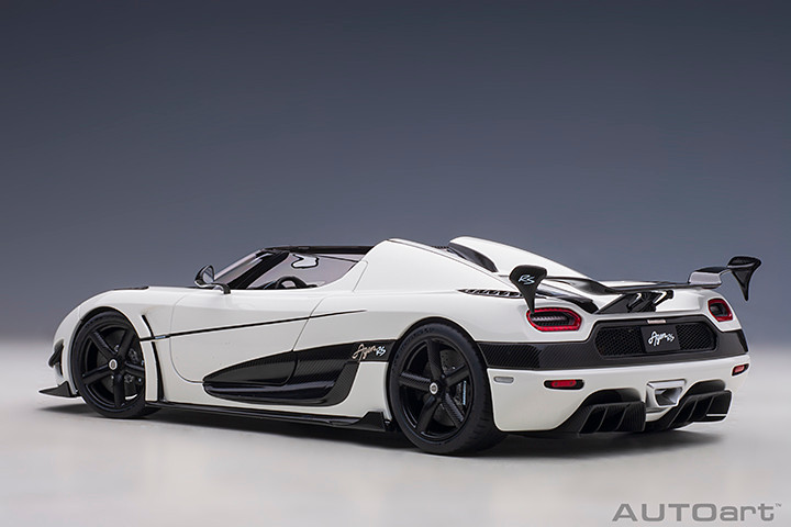 1/18 AUTOart Koenigsegg Agera RS (White and Carbon Fiber) Car