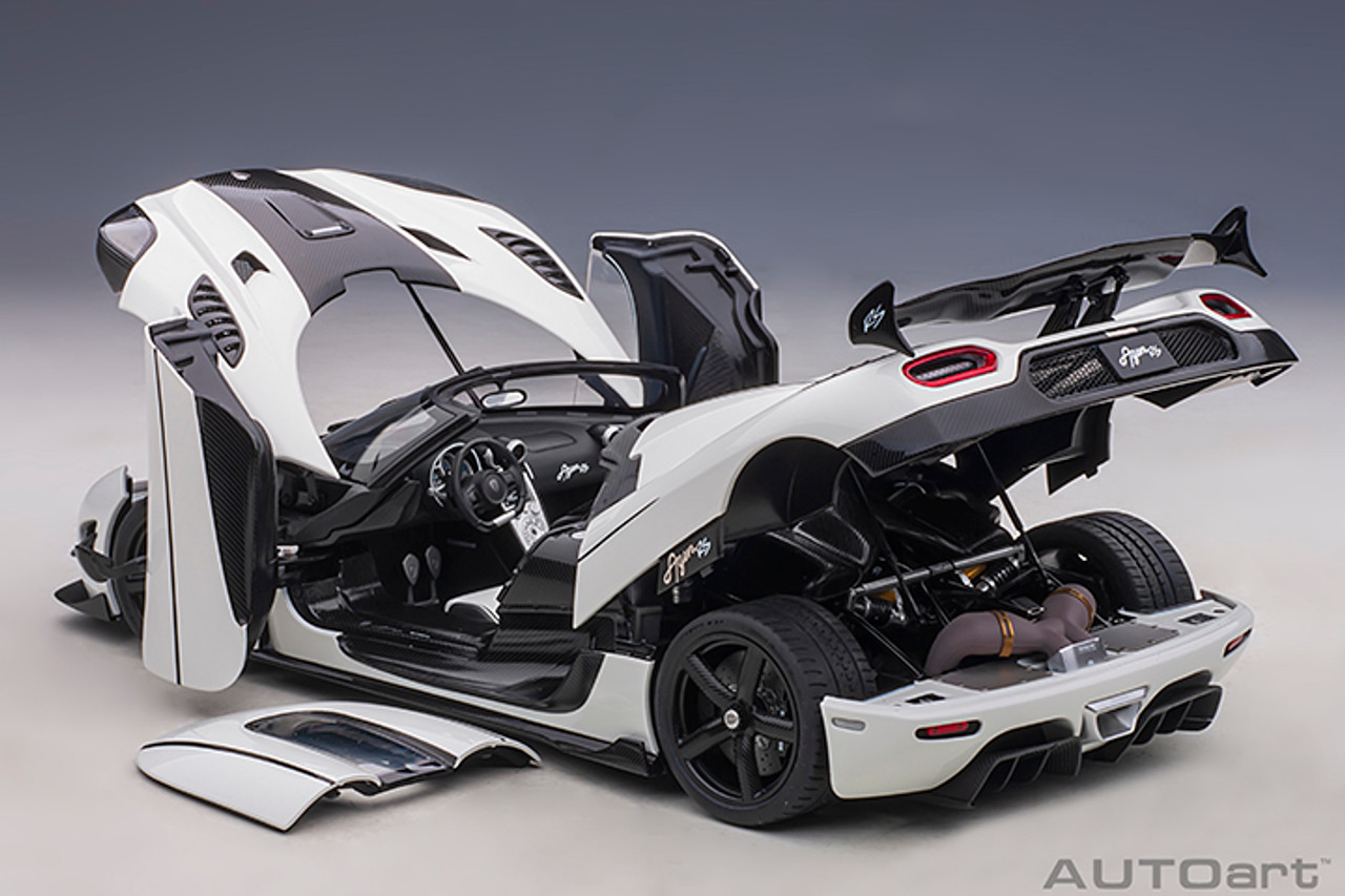 1/18 AUTOart Koenigsegg Agera RS (White and Carbon Fiber) Car