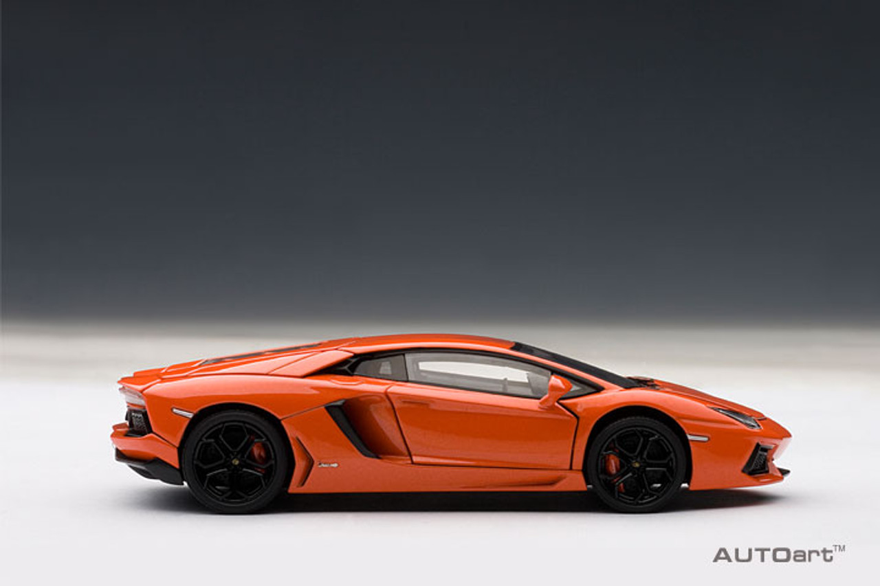 1/43 AUTOart Lamborghini Aventador LP700-4 (Arancio Argos Metallic Orange) Car Model