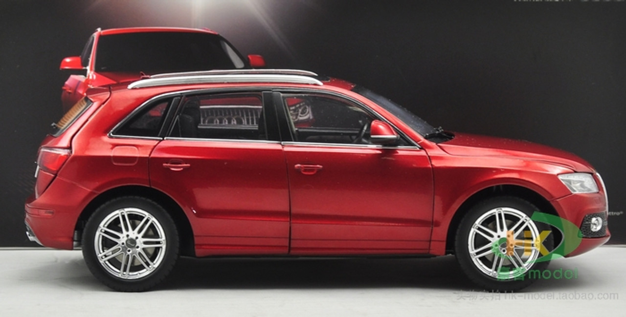 1/18 Dealer Edition Audi Q5 (Red) Diecast Car Model