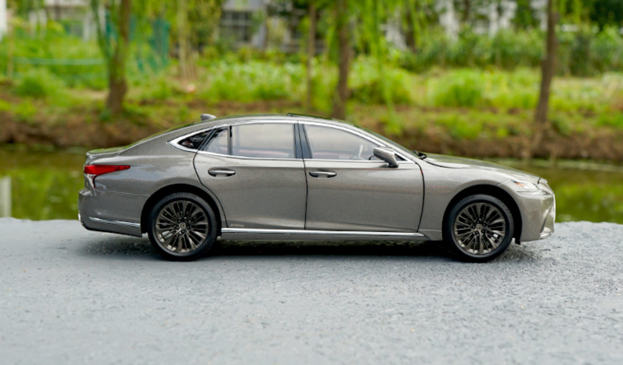 1/18 Dealer Edition Lexus LS LS500 LS500h (Grey) Diecast Car Model