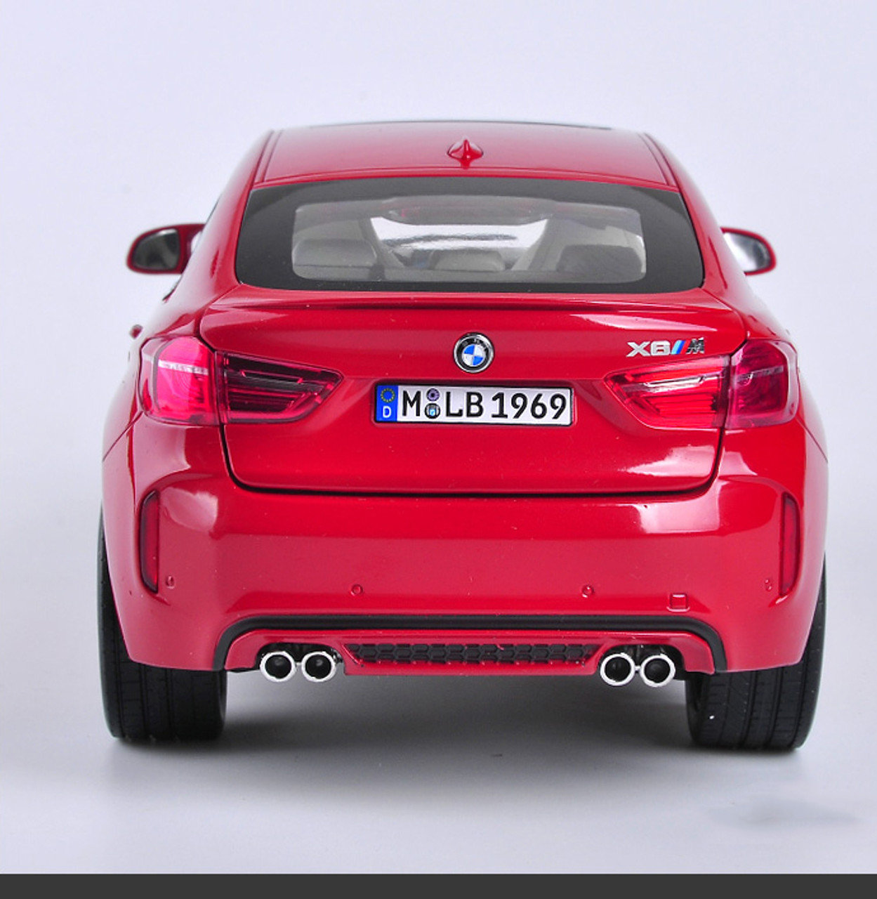 1/18 Dealer Edition BMW X6M X6 M (Red) Diecast Car Model