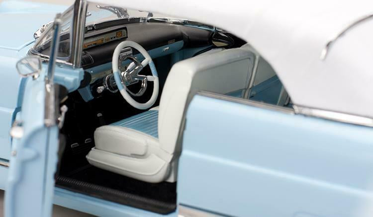 1/18 Sunstar 1956 Lincoln Premiere Closed Convertible (Fairmont