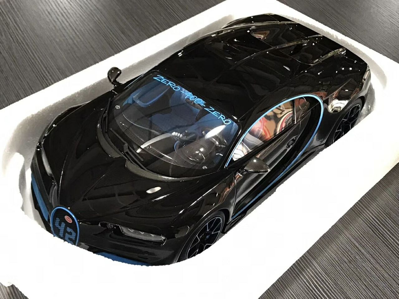 1/12 Kyosho Bugatti Chiron Resin Model (Black / Blue) Limited 350 Pieces!