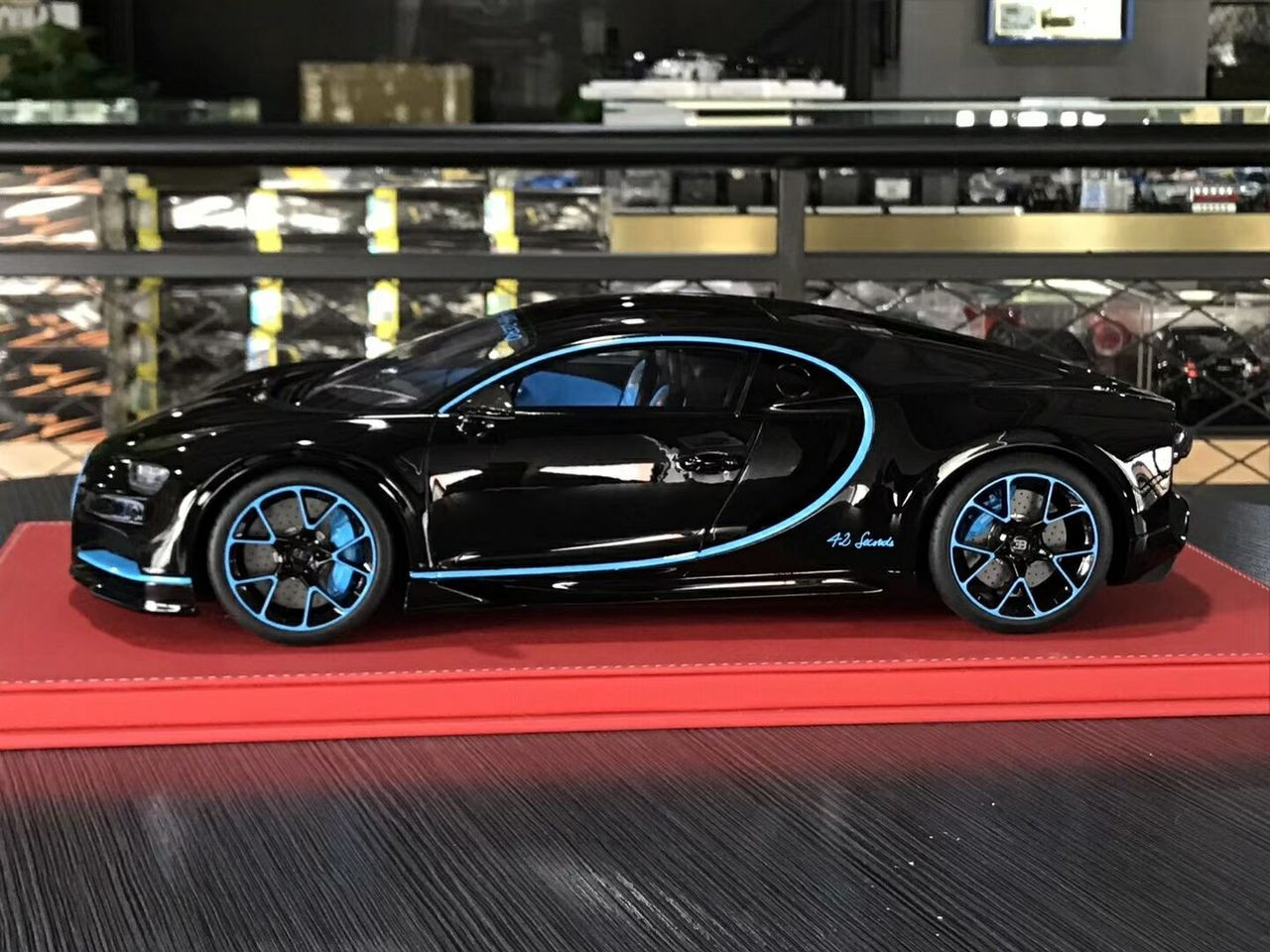 1/12 Kyosho Bugatti Chiron Resin Model (Black / Blue) Limited 350 Pieces!