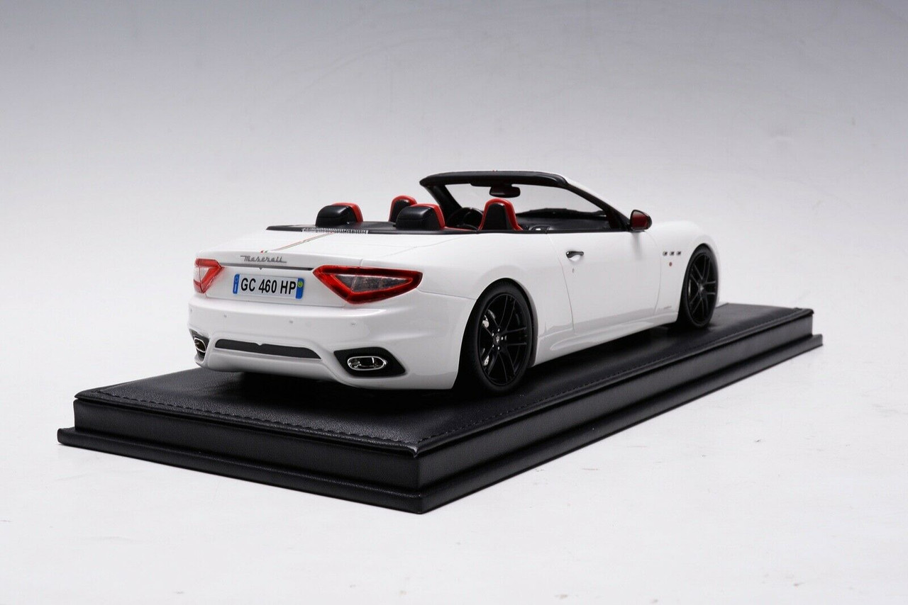 Maserati Levante 1:18ホワイトモデル 1:18 Levante Bianco Alpi – US - Maserati Store