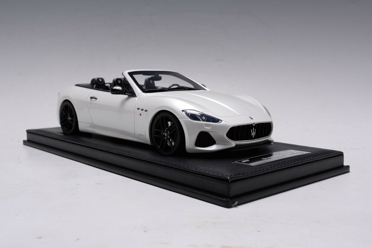 1/18 Motorhelix Maserati GC Grancabrio Sport (Pearl White) Resin