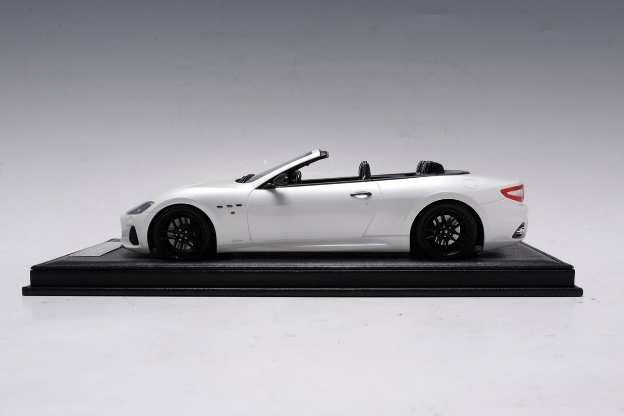 1/18 Motorhelix Maserati GC Grancabrio Sport (Pearl White) Resin