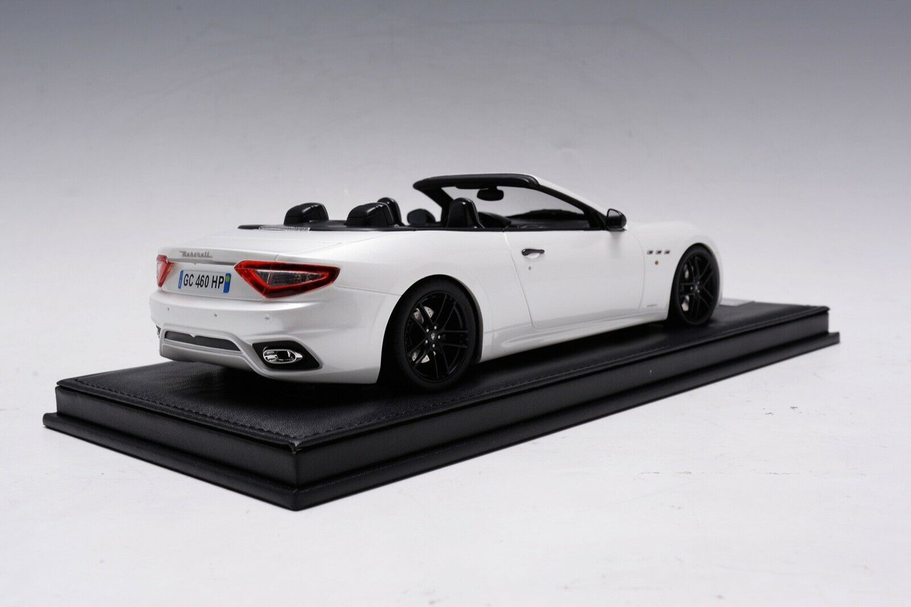1/18 Motorhelix Maserati GC Grancabrio Sport (Pearl White) Resin