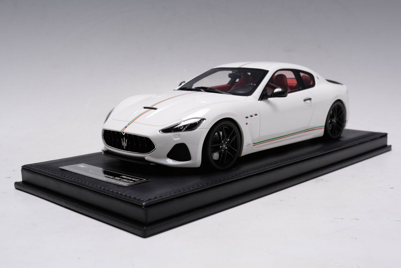 1/18 Motorhelix Maserati GC Grancabrio Sport (White with Italian