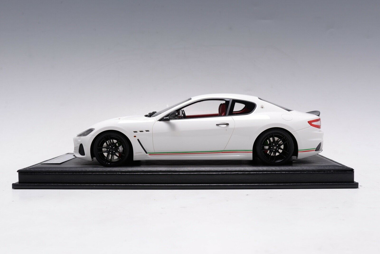 1/18 Motorhelix Maserati GC Grancabrio Sport (White with Italian