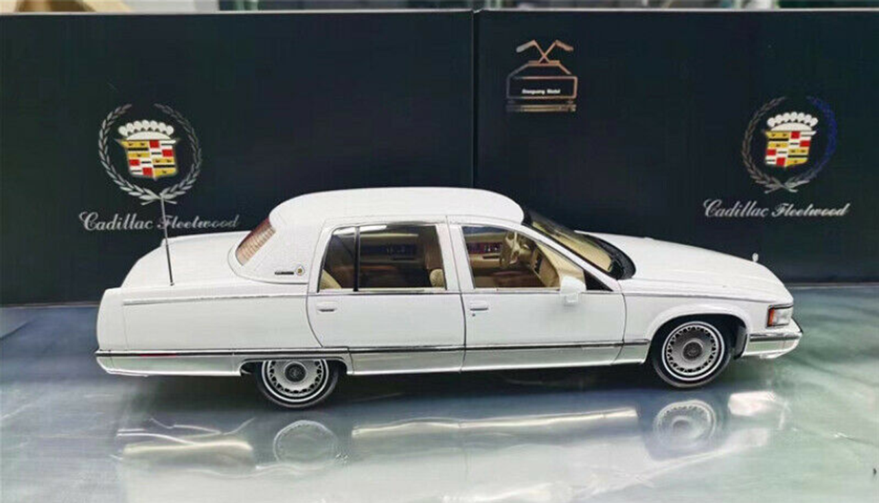 1/18 Dealer Edition 1992-1994 Cadillac Fleetwood Brougham (White) Diecast  Car Model