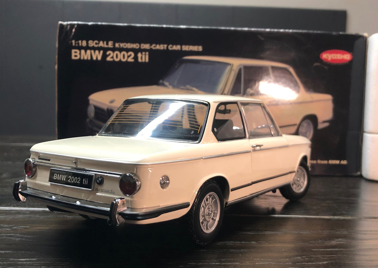 1/18 Kyosho 2002 BMW 2002 tii (White) Diecast Car Model