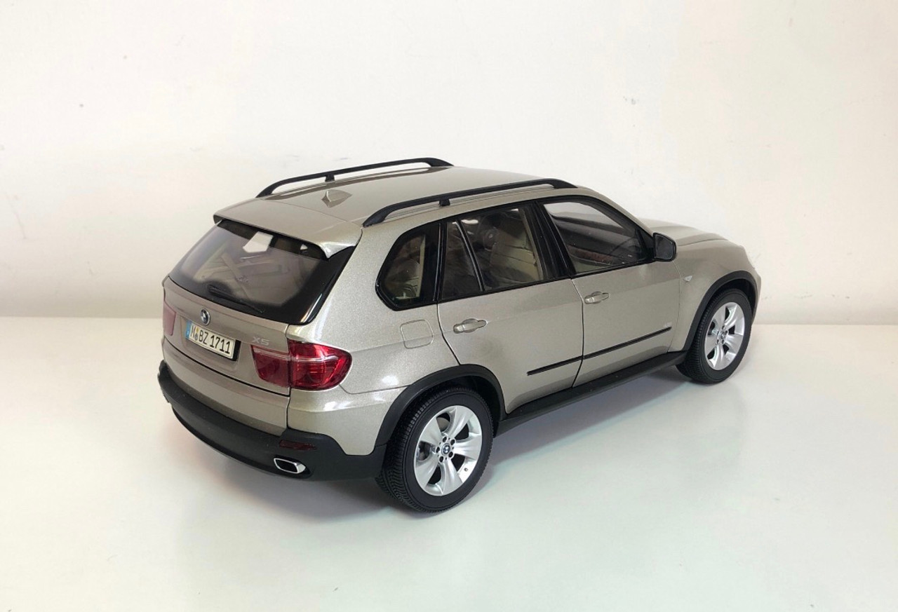 低価NEW⑴ ヤフオク! - BMW X5 1/18 ミニカー スペースグレイ HOT大人気