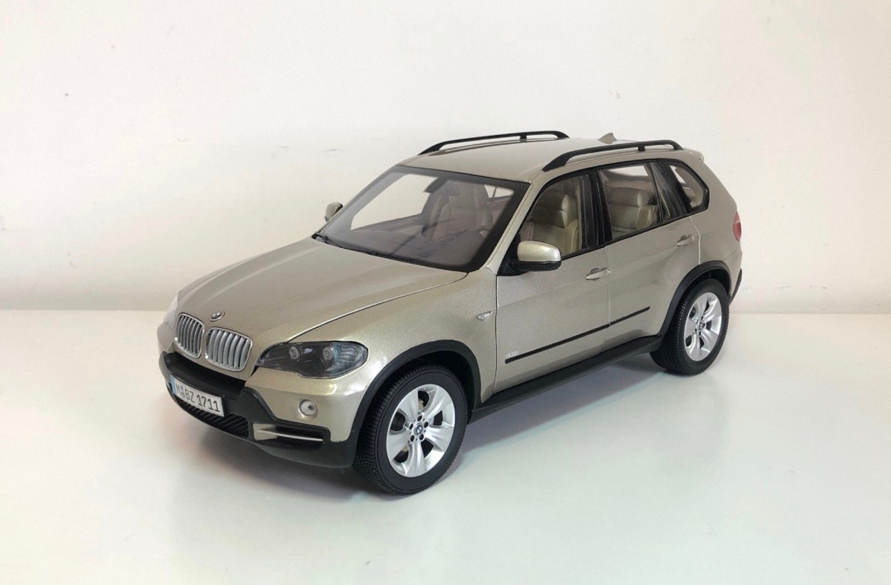 低価NEW⑴ ヤフオク! - BMW X5 1/18 ミニカー スペースグレイ HOT大人気