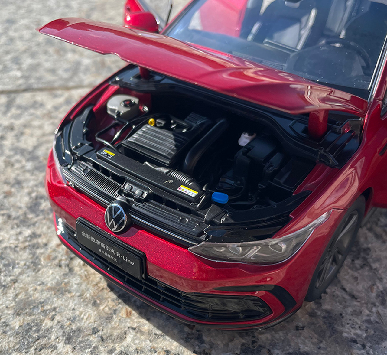 1/18 Dealer Edition Volkswagen VW Golf VIII Golf 8 R-Line (2019-Present) 8th Generation (Red) Diecast Car Model