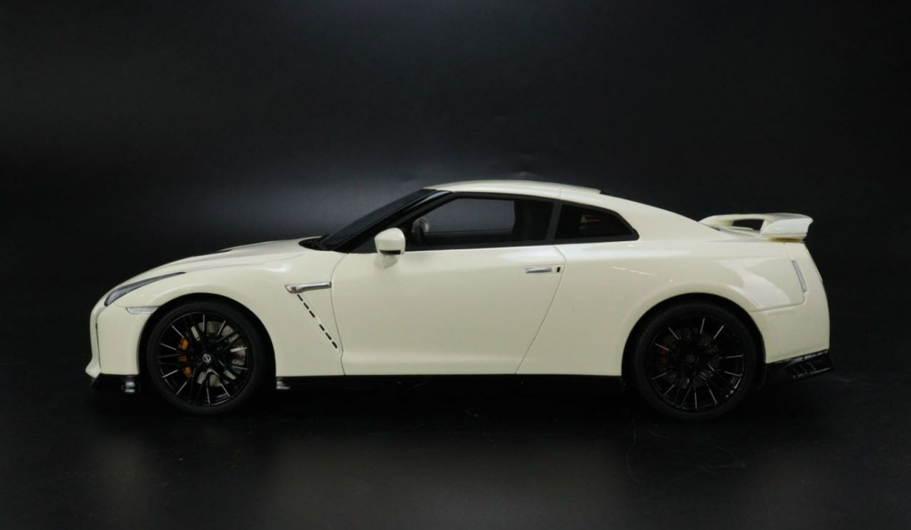TOP SPEED 1/18モデルカー R35 GT-R ホワイト 1/18 Kyosho 2020 Nissan Skyline GT-R GTR R35 (White) Resin