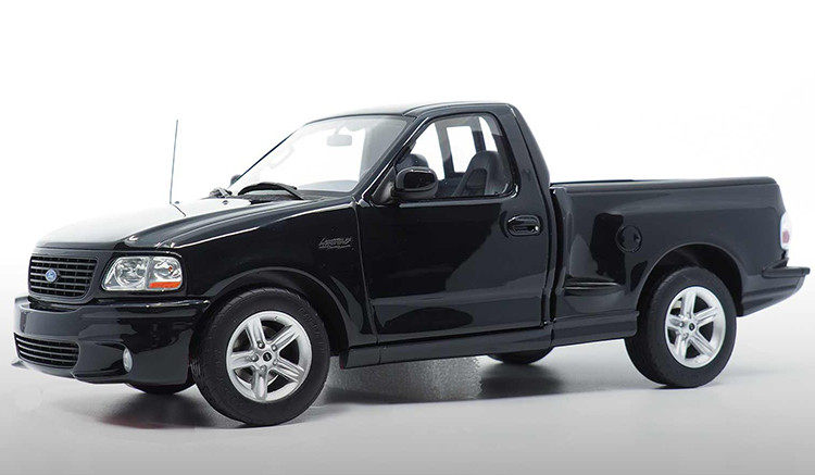1/18 DNA Collectibles 2003 Ford F-150 SVT Lightning (Raven Black