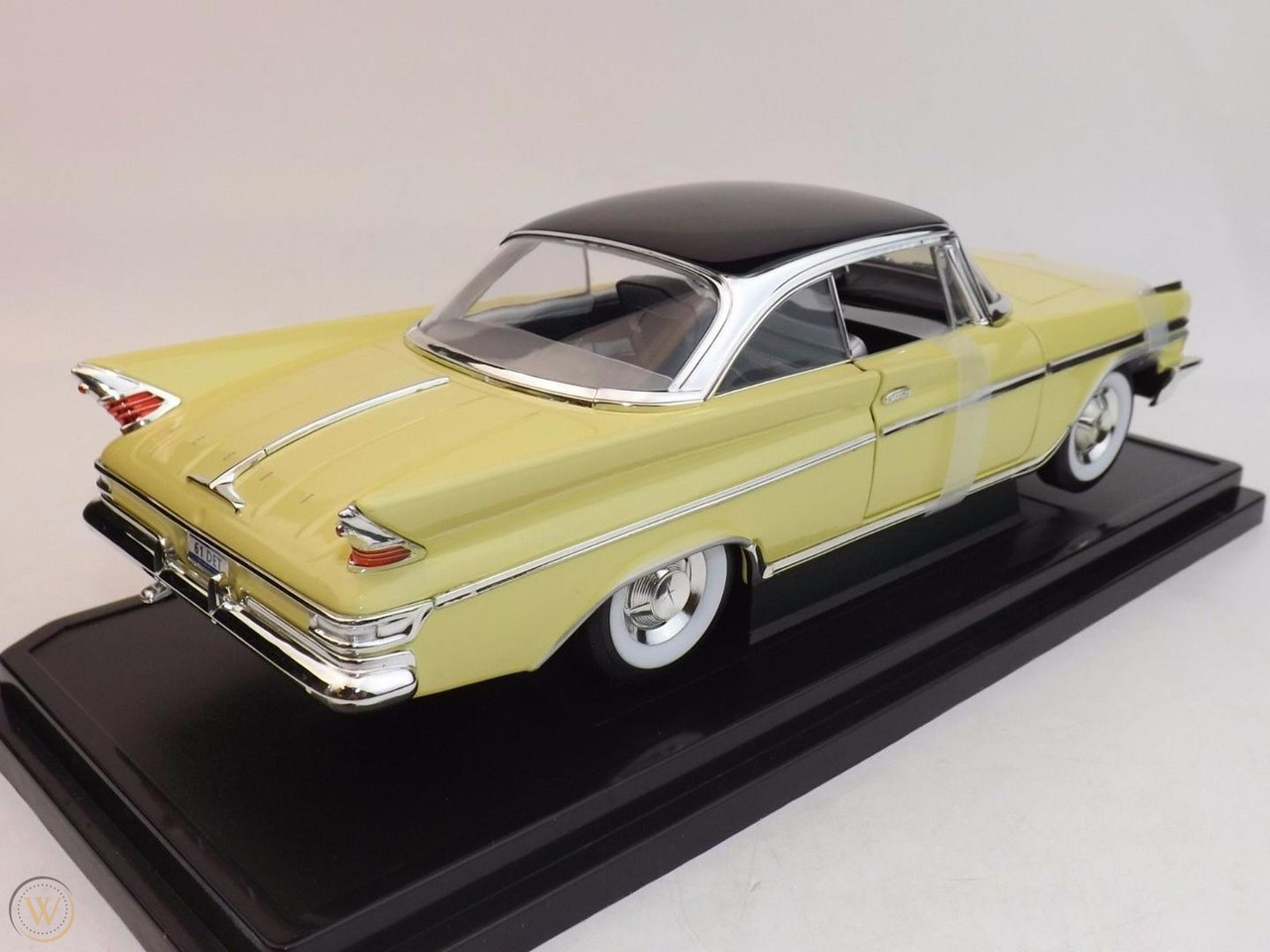 1/18 Road Signature 1961 Desoto Adventurer (Yellow) Diecast Car Model