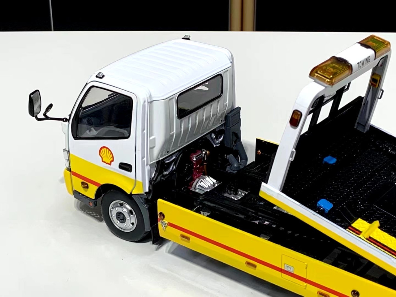 1/18 Tiny Hino 300 Flatbed Tow Truck with Lights Shell Oil Edition Diecast Car Model (towed car model NOT included)