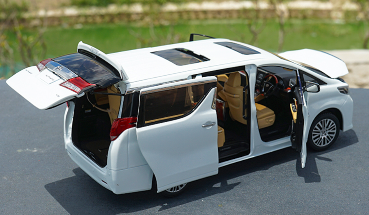 1/18 Toyota Alphard (White RHD) Diecast Car Model