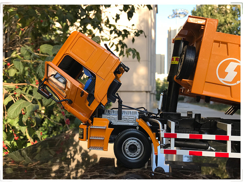 Dealer Edition 1/24 SHACMAN F3000 Dump Truck (Yellow