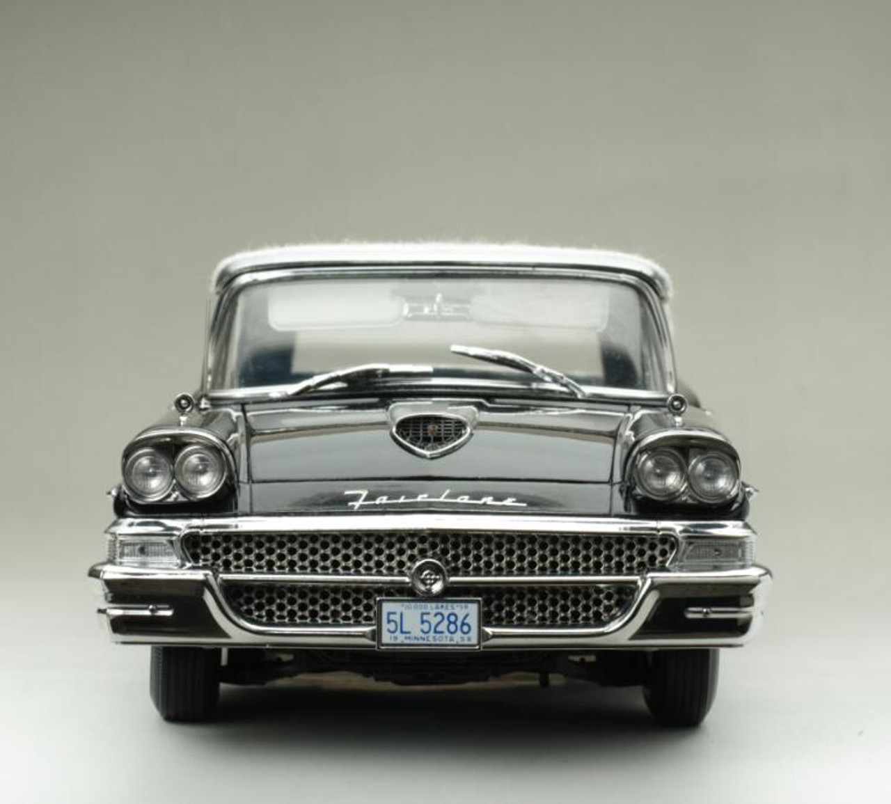 1/18 Sunstar 1958 Ford Fairlane 500 Closed Convertible (White & Raven  Black) Diecast Car Model