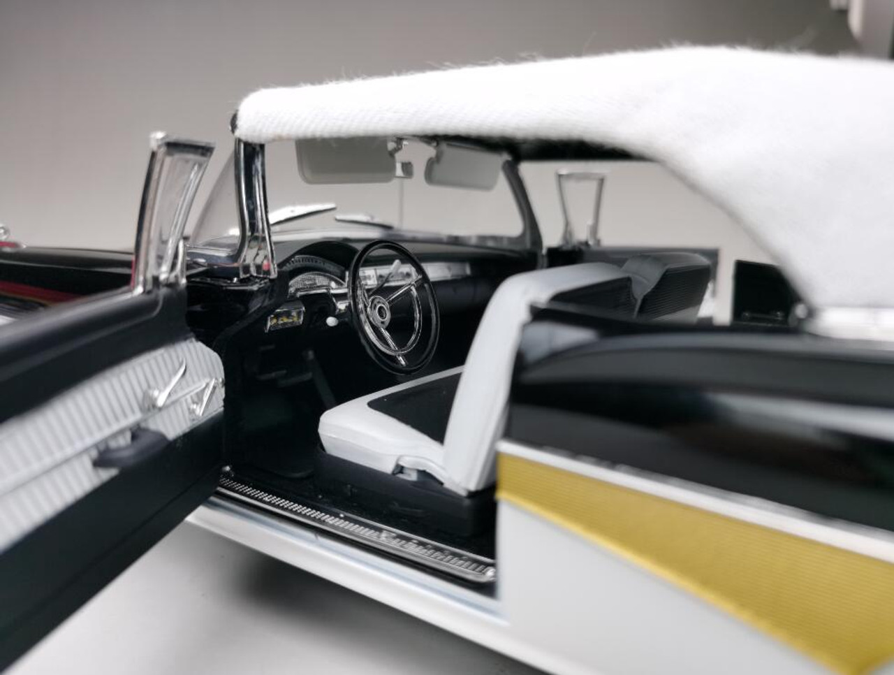 1/18 Sunstar 1958 Ford Fairlane 500 Closed Convertible (White & Raven Black) Diecast Car Model