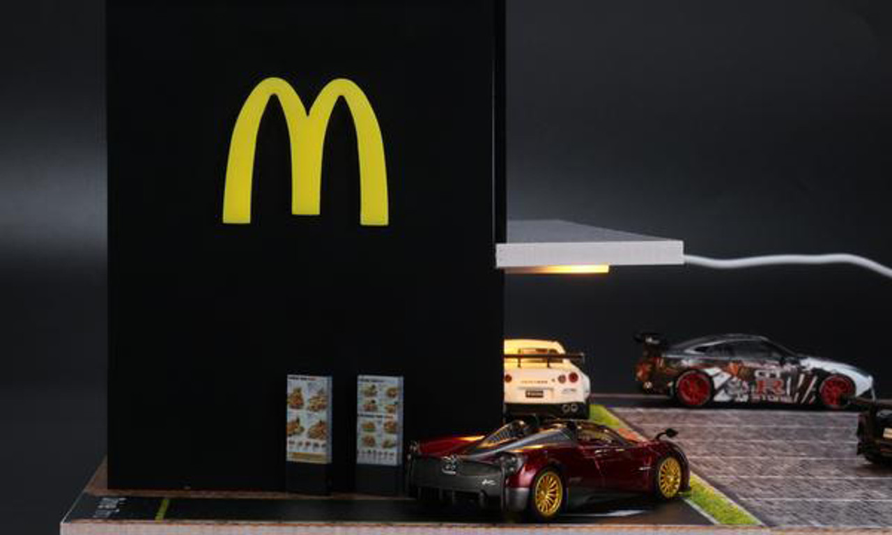 1/64 G-Fans McDonald's Diorama Building (car models and figures NOT included)